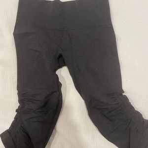 Lululemon cropped grey leggings